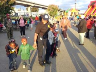 Image of BART Police officer with children at National Night Out event 