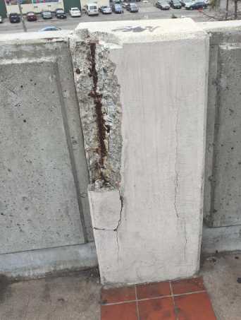 Picture of pilaster with concrete missing