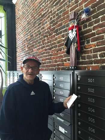 Jack Hanna checks his mail