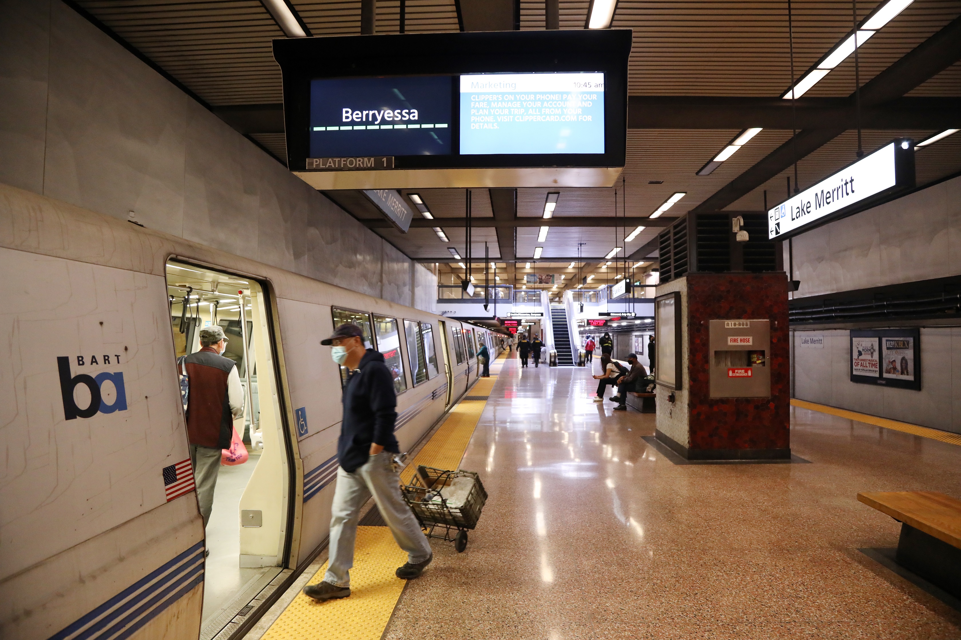 New pilot platform level sign at Lake Merritt 