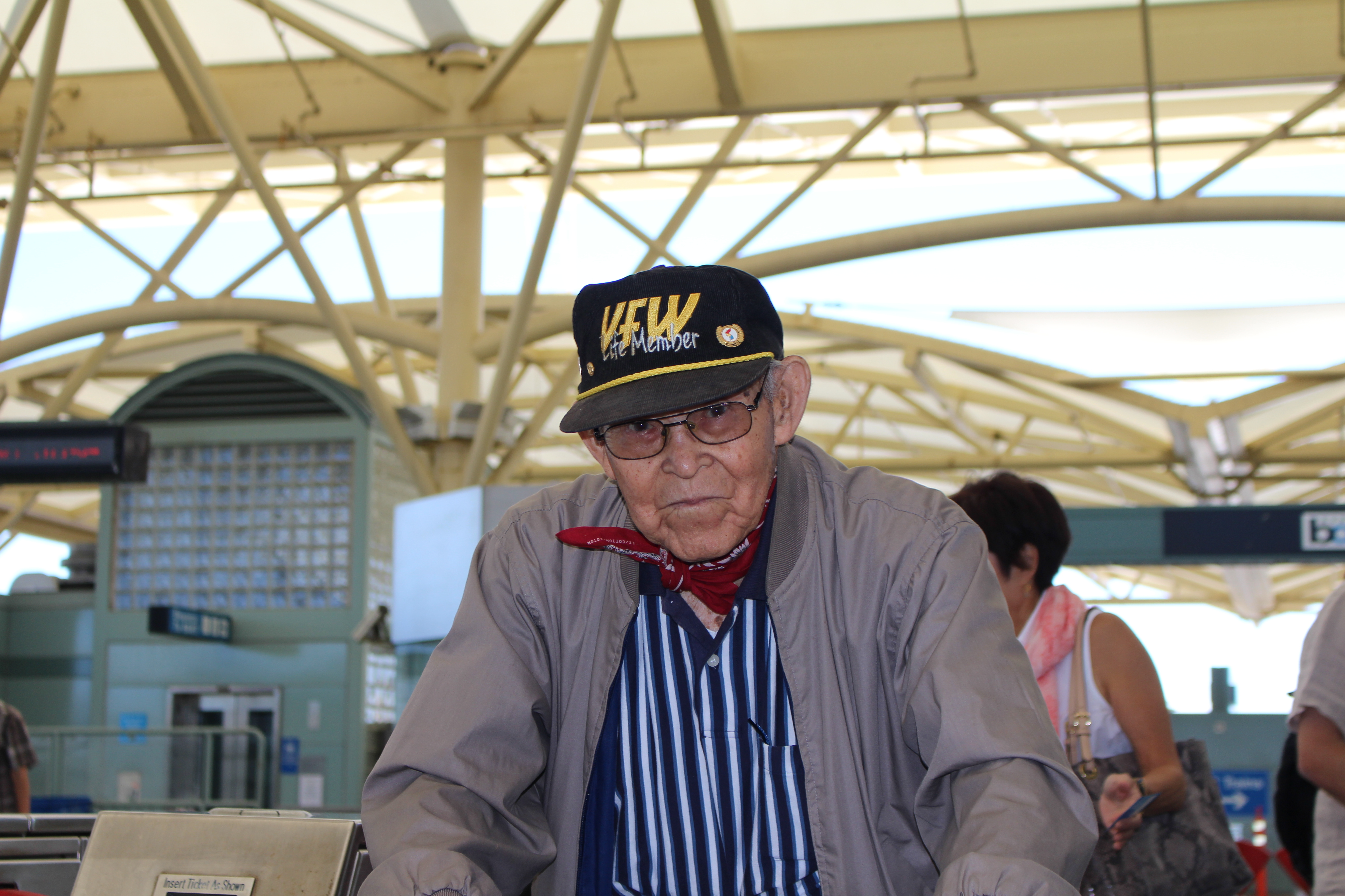 Hiro Takahashi enters the faregates at Millbrae